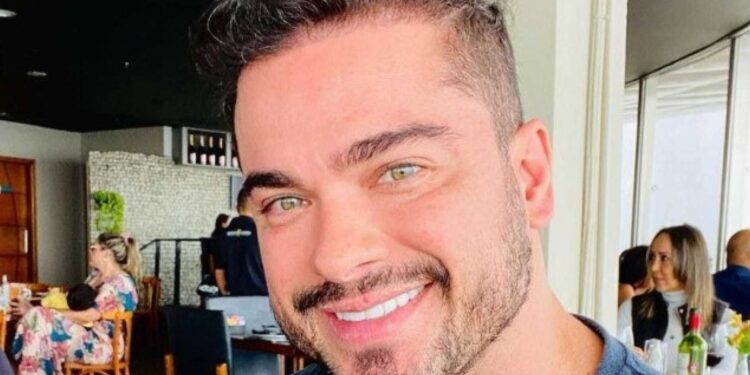 “Passa bem’, diz ex-companheira sobre Sidney Sampaio após cair do primeiro andar em hotel