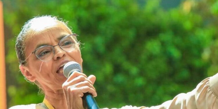 Retirada de invasores de terras indígenas segue em curso, diz Marina Silva