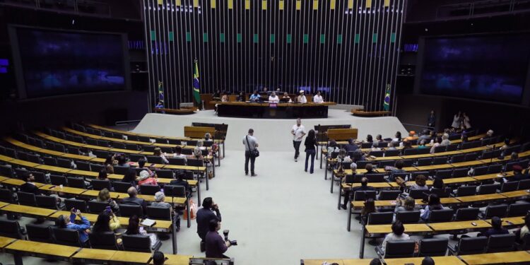 Mesmo após pressão das big techs, Câmara deve pautar PL das Fake News