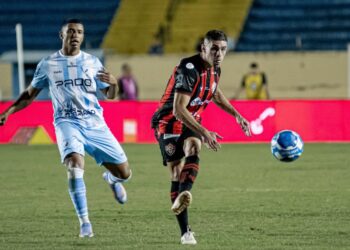 Vitória perde para o Londrina, deixa escapar liderança e quebra sequência invicta na Série B