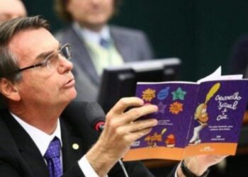 Em decisão unânime, TSE multa Bolsonaro em R$ 20 mil por vídeo sobre “kit gay”