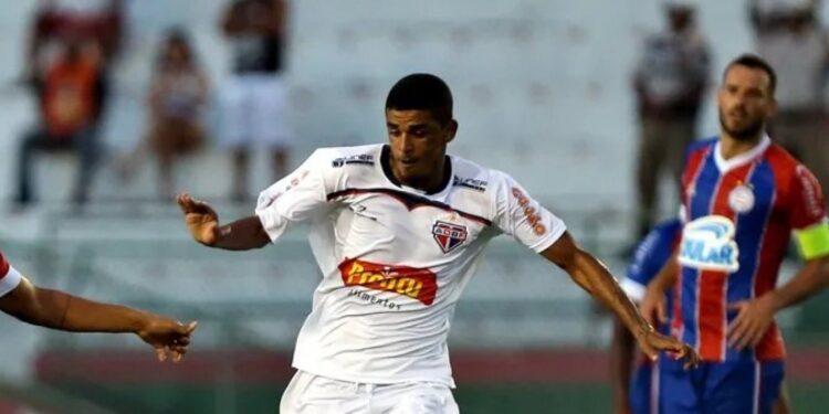 Atacante do Bahia de Feira morre durante treino