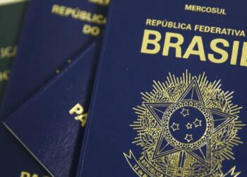 Deputado pede que passaporte de Jair e Michelle Bolsonaro sejam retidos