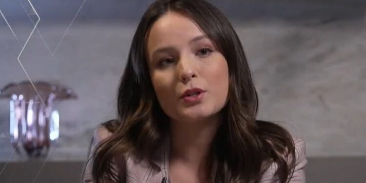 No Fantástico, Larissa Manoela expõe rompimento com os pais: “insuportável ouvir tantas mentiras”