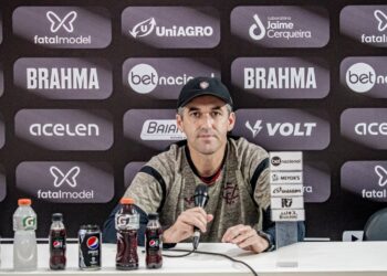 Léo Condé valoriza vitória sobre o Ceará em confronto “difícil”: “Tem um peso muito grande”