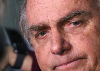 Bolsonaro evita explicar sobre joias nas redes sociais e alega que prisões têm o propósito de obter delação