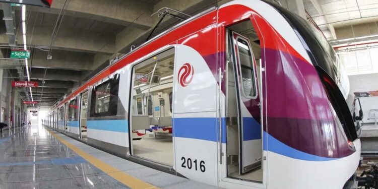 Metrô volta a operar normalmente após ficar sem funcionar por causa do apagão