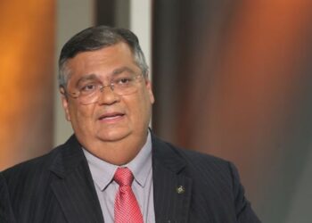 Após depoimento do hacker na CPI dos atos golpistas, Dino nota uma progressão dos indícios contra Bolsonaro