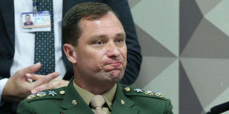 Advogado afirma que Mauro Cid confessará venda de joias a mando de Bolsonaro