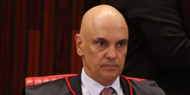 Moraes autoriza quebra de sigilo bancário de Bolsonaro e Michelle para apurar venda de joias
