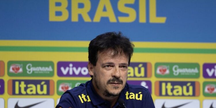 Fernando Diniz convoca Seleção Brasileira para jogos das Eliminatórias da Copa do Mundo