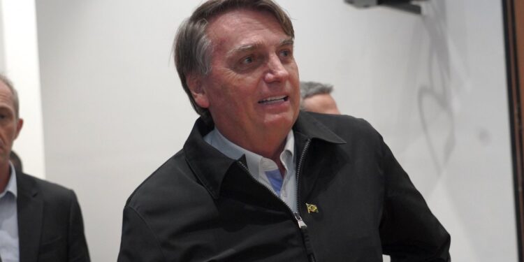 “Sei dos riscos que corro em solo brasileiro”, diz Bolsonaro durante homenagem em Goiás