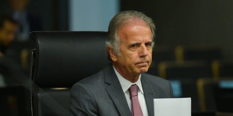 Ministro da Defesa pede à PF nomes dos militares que se encontraram com hacker