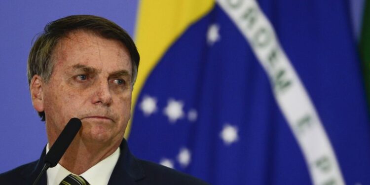Bolsonaro é internado em hospital de São Paulo