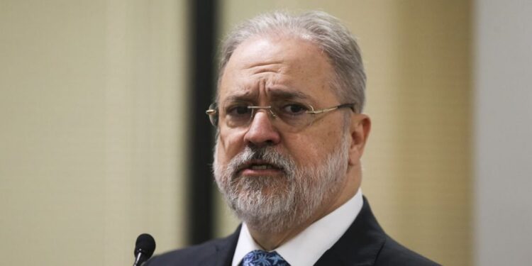 Augusto Aras tentou proteger empresário de investigação, apontam mensagens