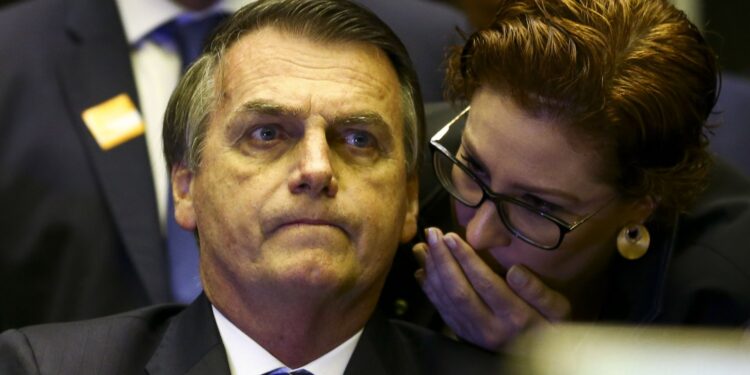 CPI de 8/1 aprova quebra de sigilo de Carla Zambelli e hacker