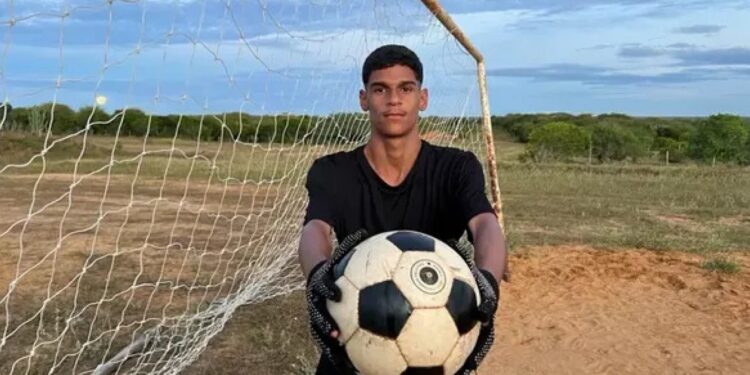 Luva de Pedreiro anuncia que será pai: “Cristiano Ronaldo Jr. vem aí, tô feliz”