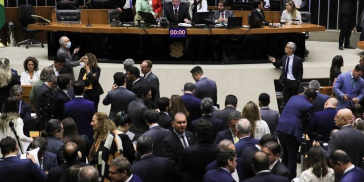 STF obriga Congresso a revisar tamanho das bancada estaduais de acordo com novo Censo