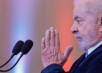 Partidos relacionados à Igreja Universal pressionam para ingressar no governo Lula