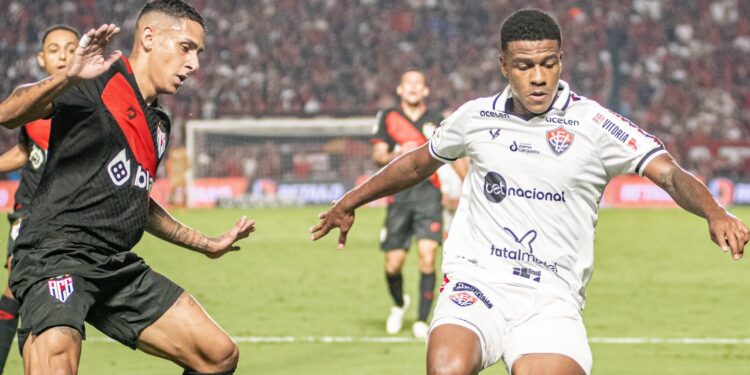 Com um a menos, Vitória segura empate contra o Atlético-GO e abre 3 pontos para o vice-líder