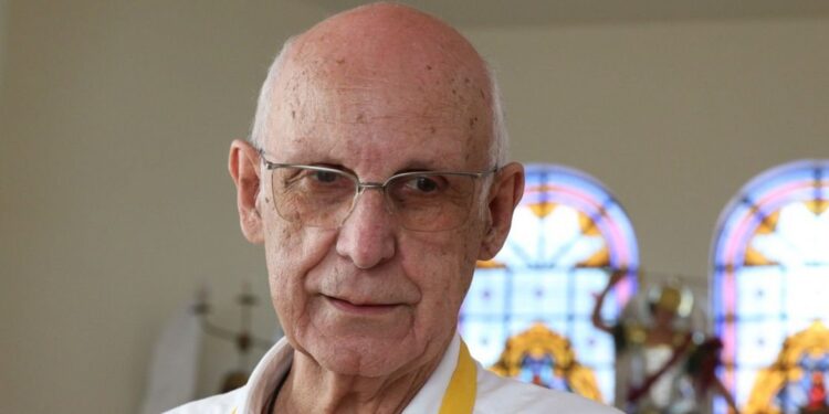 Idoso de 72 anos confessa ter escrito bilhete com ameaças ao padre Julio Lancellotti