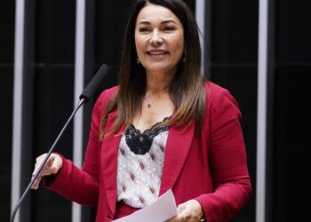 Ex-deputada aliada de Arthur Lira será indicada para presidência da Caixa Econômica Federal