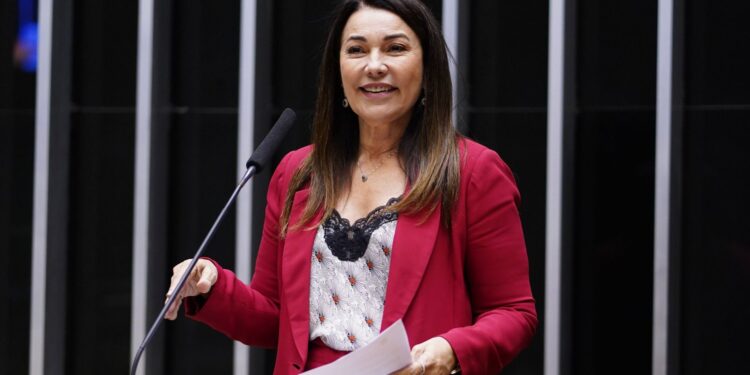 Ex-deputada aliada de Arthur Lira será indicada para presidência da Caixa Econômica Federal