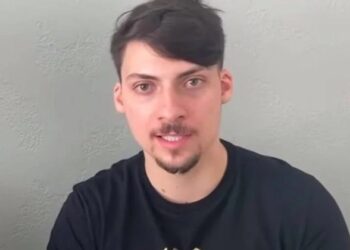 Polícia cumpre mandado de busca e apreensão contra Jair Renan Bolsonaro