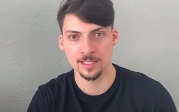 Polícia cumpre mandado de busca e apreensão contra Jair Renan Bolsonaro