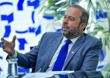 Após apagão, Câmara dos Deputados aprova audiência de ministro de Minas e Energia