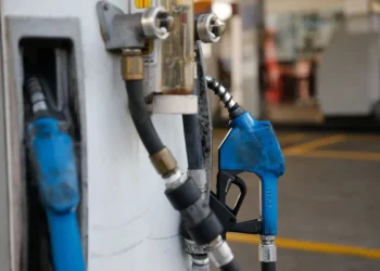 Acelen aplica maior aumento da gasolina das últimas seis semanas
