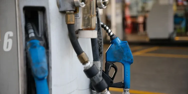 Acelen aplica maior aumento da gasolina das últimas seis semanas