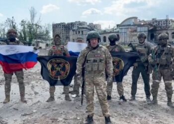 Avião cai na Rússia e dez morrem; Líder do Grupo Wagner estava na lista de passageiros