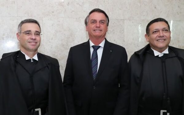 E-mails mostram ‘agendas privadas’ de Bolsonaro com ministros do STF após crises com Moraes