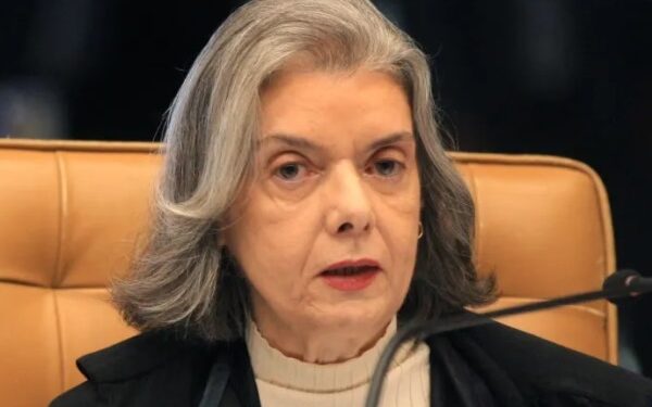 Ministra do STF dá cinco dias para Tarcísio explicar homenagem a expoente da ditadura