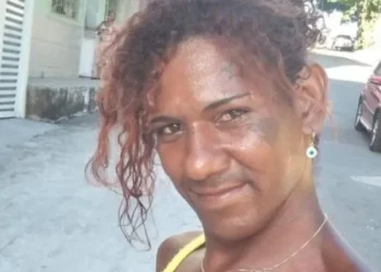 Corpo encontrado amarrado em passarela seria de travesti