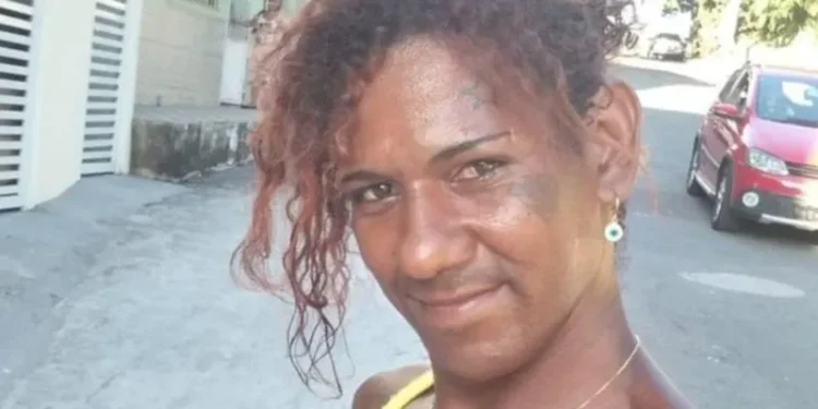 Corpo encontrado amarrado em passarela seria de travesti