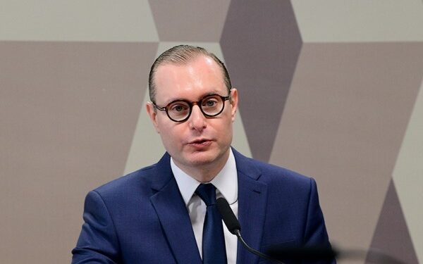 Internautas reagem de forma positiva a voto contrário de Zanin sobre descriminalização da maconha