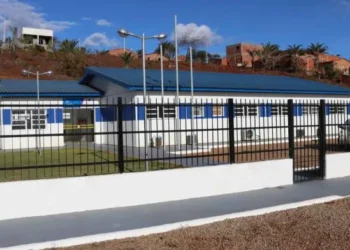 Delegacia é arrombada na Bahia e criminosos levam armas e dinheiro