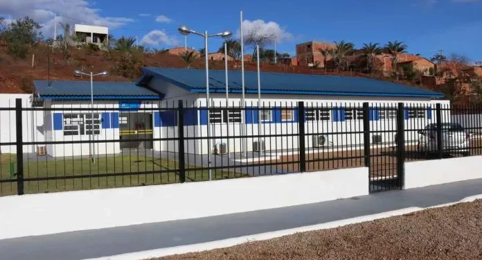 Delegacia é arrombada na Bahia e criminosos levam armas e dinheiro