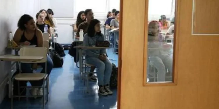 Governo avalia subir de 20% para 30% cotas para negros em concursos