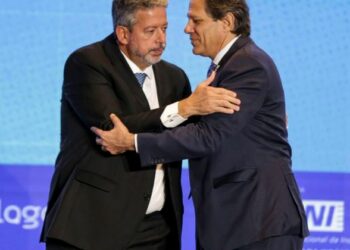 Haddad diz aguardar reunião de líderes para aparar arestas com Câmara