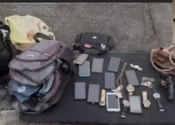 PM prende quatro suspeitos de roubo a ônibus na Avenida Paralela