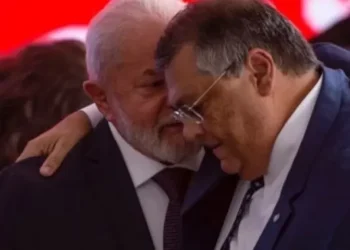 Lula se irrita com Dino após operação da PF sobre joias de Bolsonaro ofuscar PAC