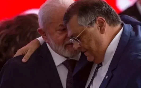 Lula se irrita com Dino após operação da PF sobre joias de Bolsonaro ofuscar PAC