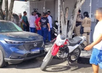 Dupla que chacinou ciganos em Feira segue foragida; alvo de atiradores respondia por homicídio e negociava rendição