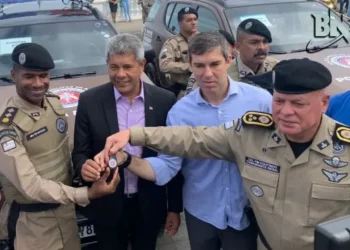 Jerônimo vai convocar 550 PMs da reserva para serviços administrativos; medida deve aumentar efetivo na rua