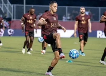 Vitória confirma fratura na costela de Giovanni Augusto e projeta seis semanas de recuperação