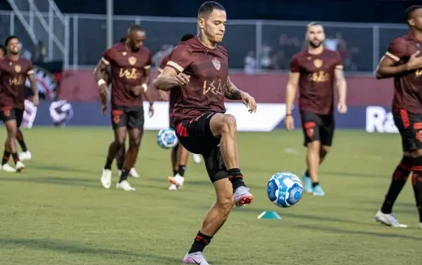 Vitória confirma fratura na costela de Giovanni Augusto e projeta seis semanas de recuperação