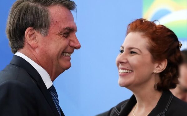 Bolsonaro é instruído ‘a jogar Zambelli aos leões’ após operação da PF, diz coluna